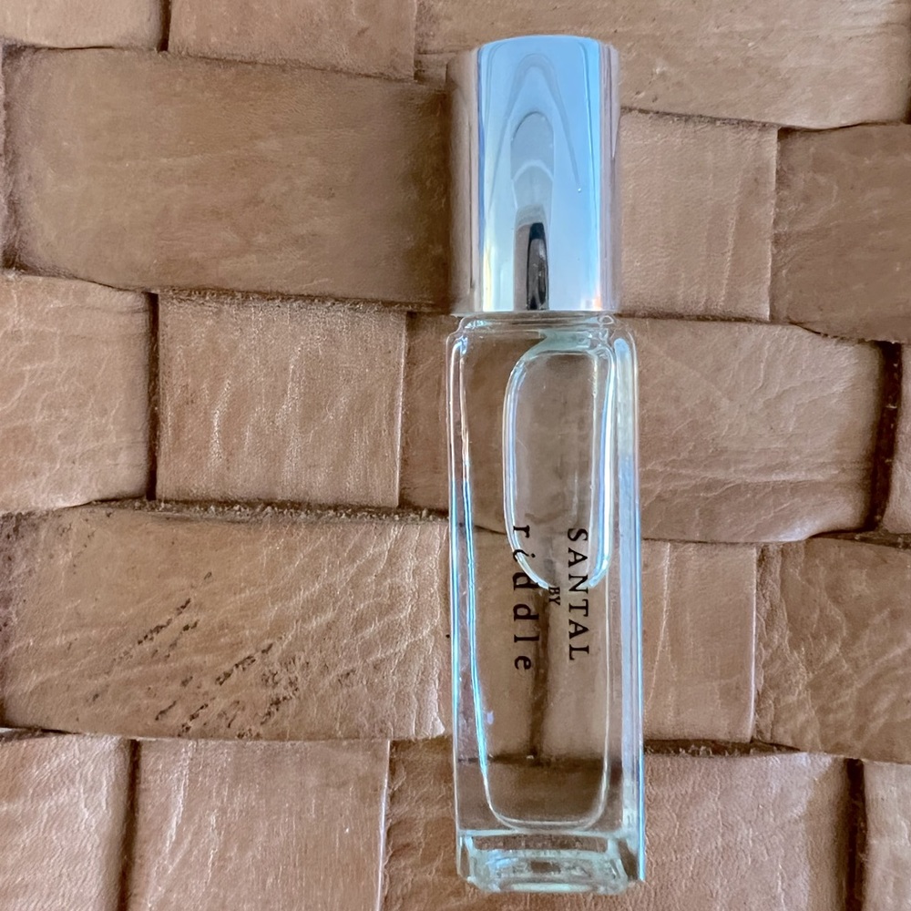 Riddle roll on oil, 8 ml Scent: Santal